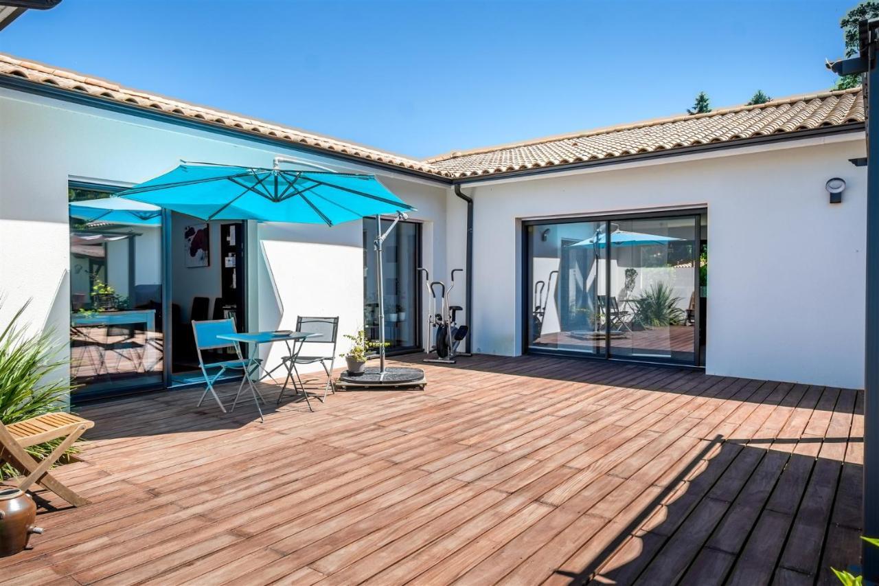 Villa Gena Saint-Medard-d'Eyrans Exterior photo